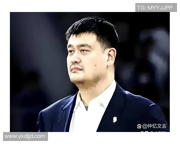 姚明谦逊姿态展现伟大篮球精神的感人瞬间
