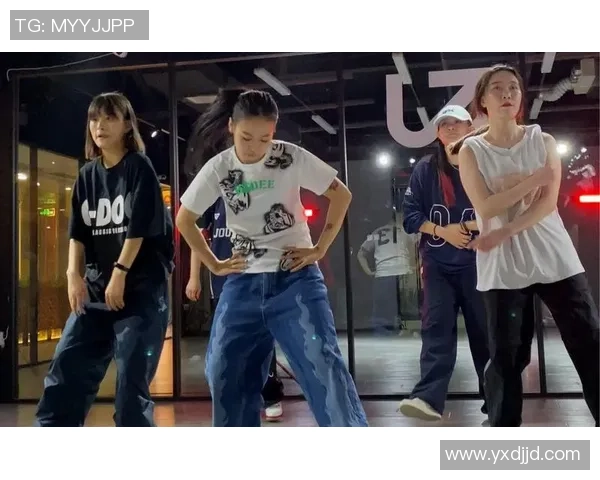 重庆街舞队与西安街舞队赛后状态分析与表现对比 重庆街舞队与西安街舞队赛后状态分析与表现对比