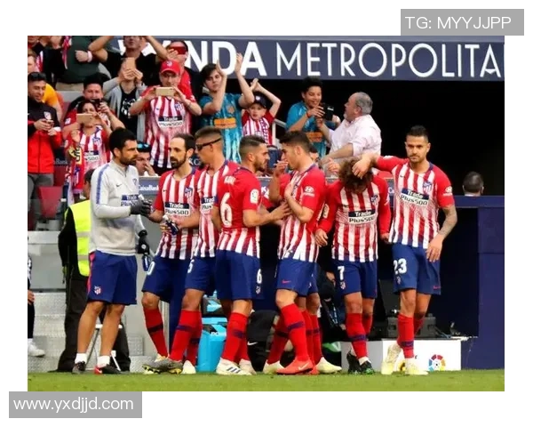 足总杯激战：马竞与巴萨2比2平局争议判罚引发全场沸腾